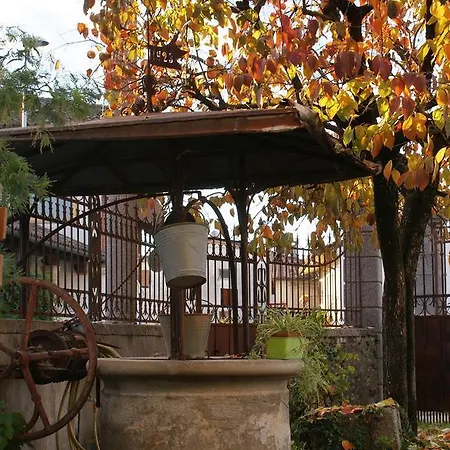 Nella Terra Di Mezzo Bed & Breakfast
