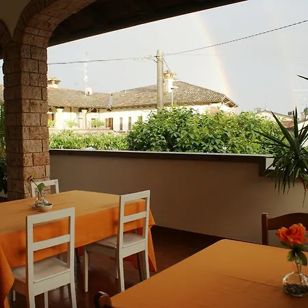 Nella Terra Di Mezzo Bed & Breakfast 3*