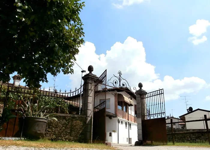 Nella Terra Di Mezzo Panzió Caporiacco